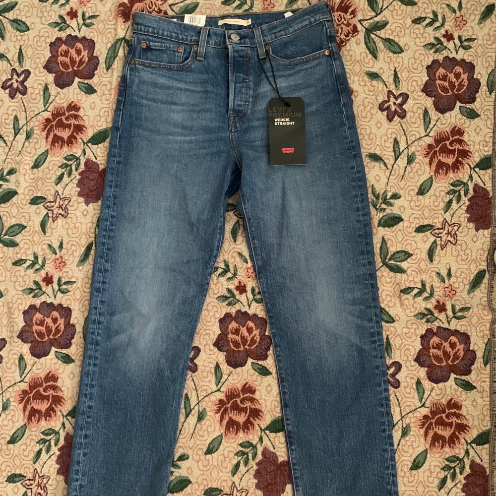 NWT Levi’s Wedgie Straight Jeans High Rise Size 28